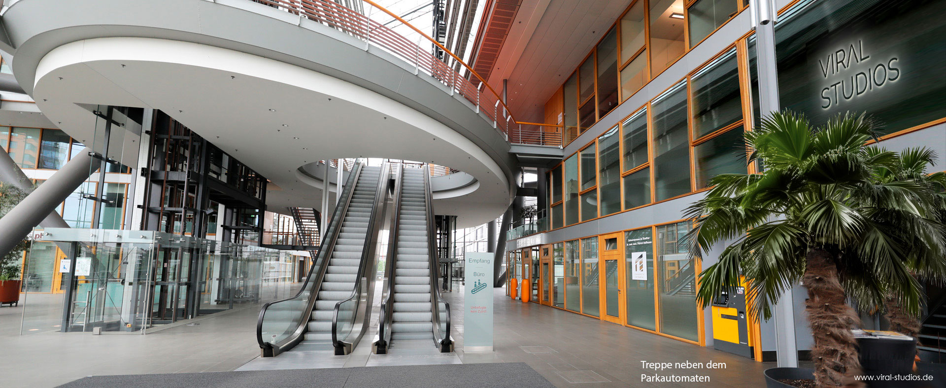 Viral Studios Eingang im Stadttor Düsseldorf